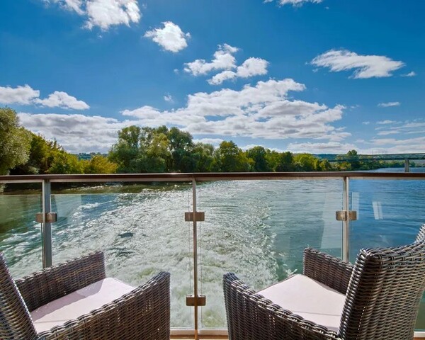 Viking Sjofn - Explorer Suite 7.jpg